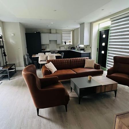 A House Designed For You… 埃德蒙顿 外观 照片