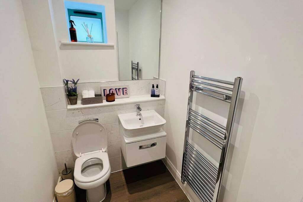 A House Designed For You… 埃德蒙顿 外观 照片