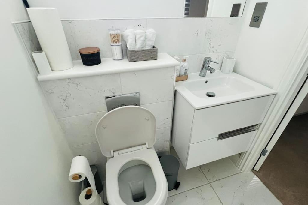 A House Designed For You… 埃德蒙顿 外观 照片